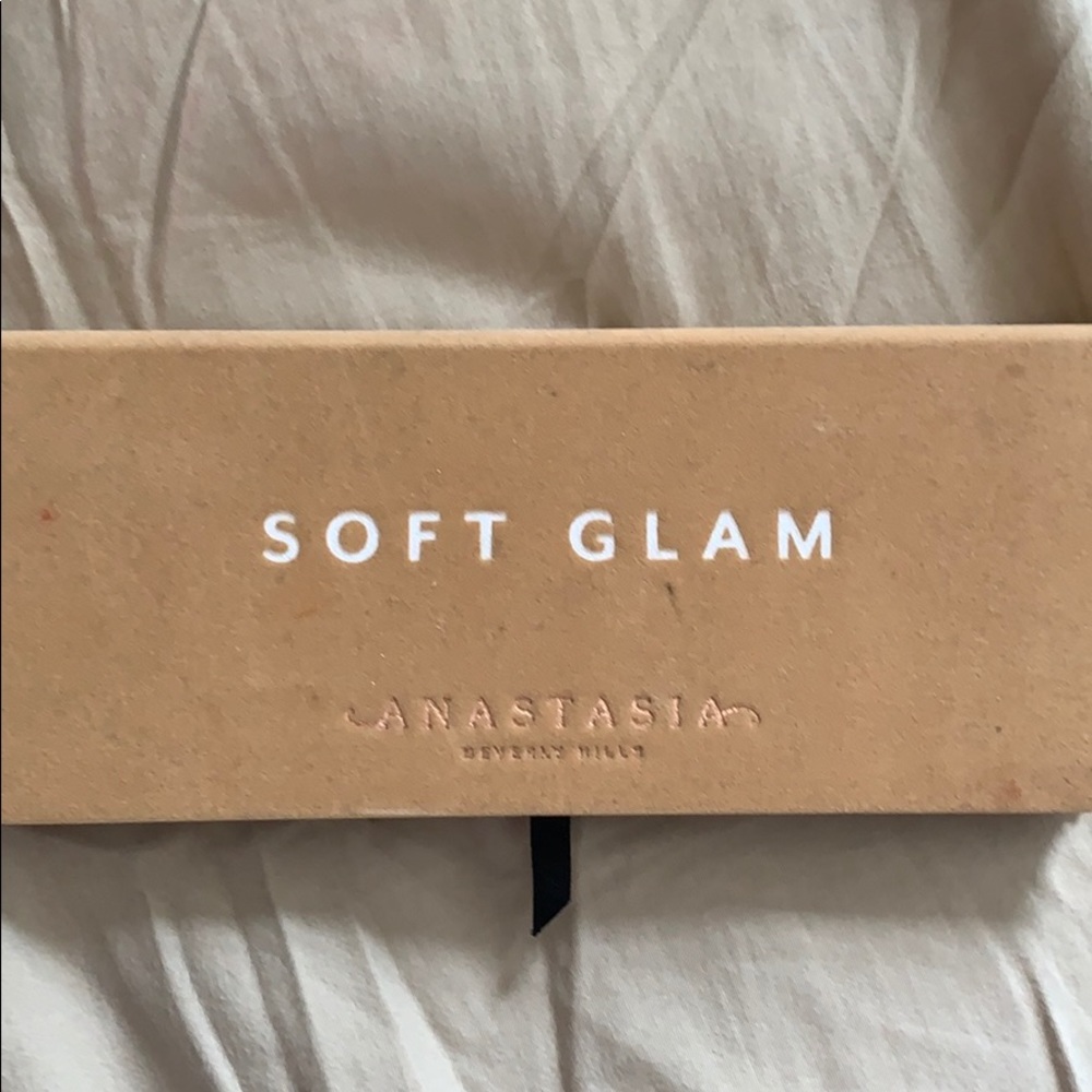 Anastasia Beverly Hills Soft Glam palette